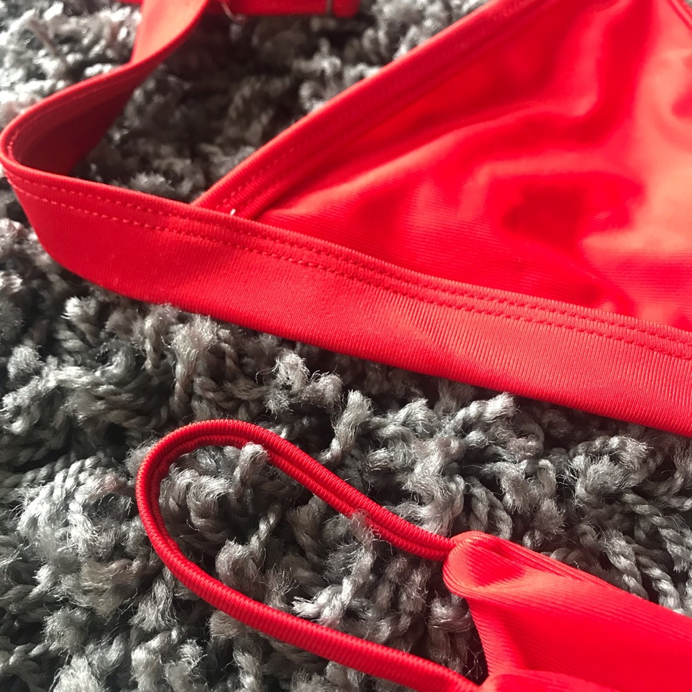 Red Bikini - Picture 3 of 3